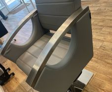 2 Dir salon chairs