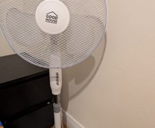 White Oscillating Pedestal Fan - Excellent Condition