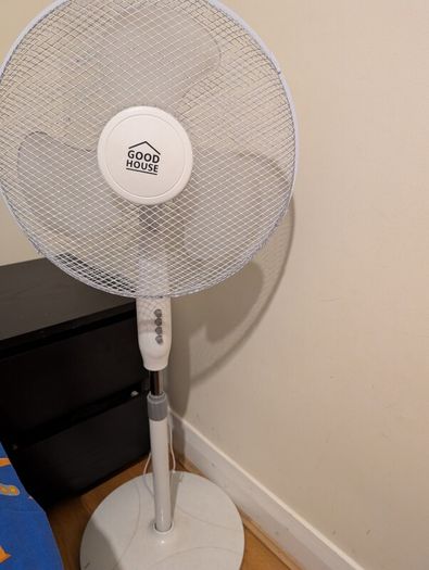 White Oscillating Pedestal Fan - Excellent Condition