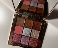 Charlotte Tilbury The Beautyverse eyeshadow palette
