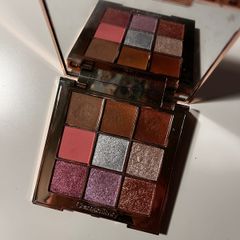 Charlotte Tilbury The Beautyverse eyeshadow palette