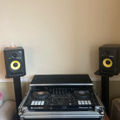 Pioneer DJ Setup + 2 krks + stands