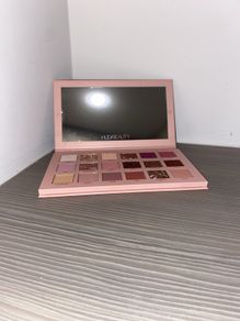 Huda Beauty Nude Palette