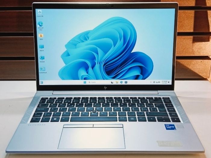 HP Elitebook 840-G8, 11th Gen i7.