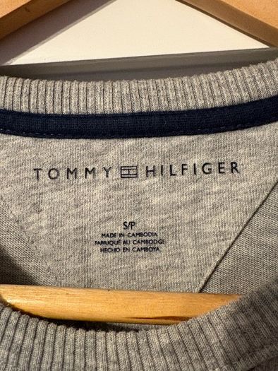 Tommy Hilfiger grey t shirt