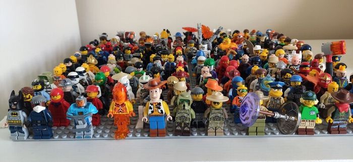 LEGO Collection (2011-2018) Mixed Figures & Bricks, Blue Ninjago NRG Zane figure with his spinner.