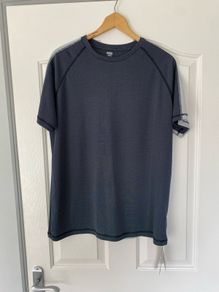 BNWT: Mens Sports Top (Large)