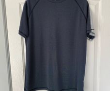 BNWT: Mens Sports Top (Large)