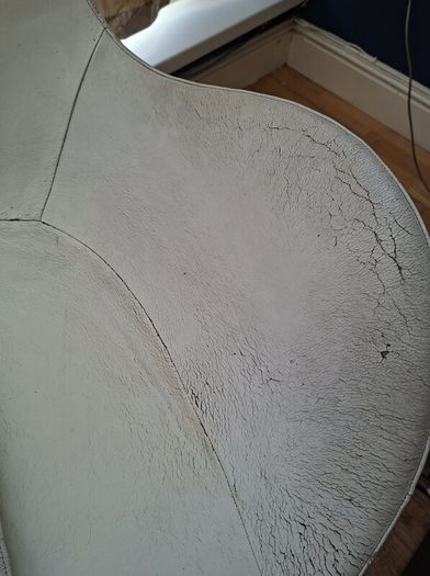 Arne Jacobsen replica Egg Chair in white
