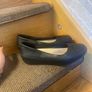 FItlop black leather flat shoes Image 2
