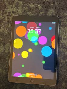 iPad 9.7 (2017) 5th Gen 32GB - WiFi + 4G - Space Grey
