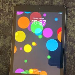 iPad 9.7 (2017) 5th Gen 32GB - WiFi + 4G - Space Grey