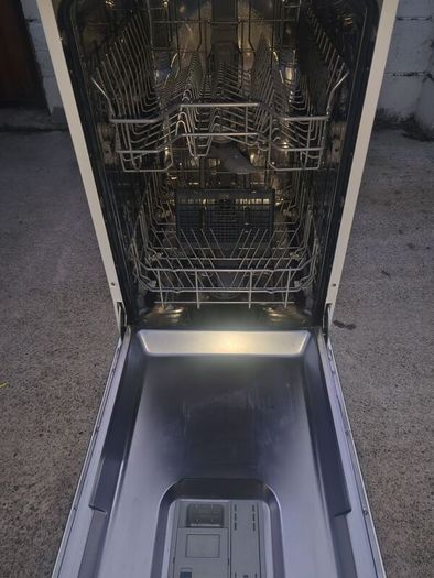Slimline dishwasher
