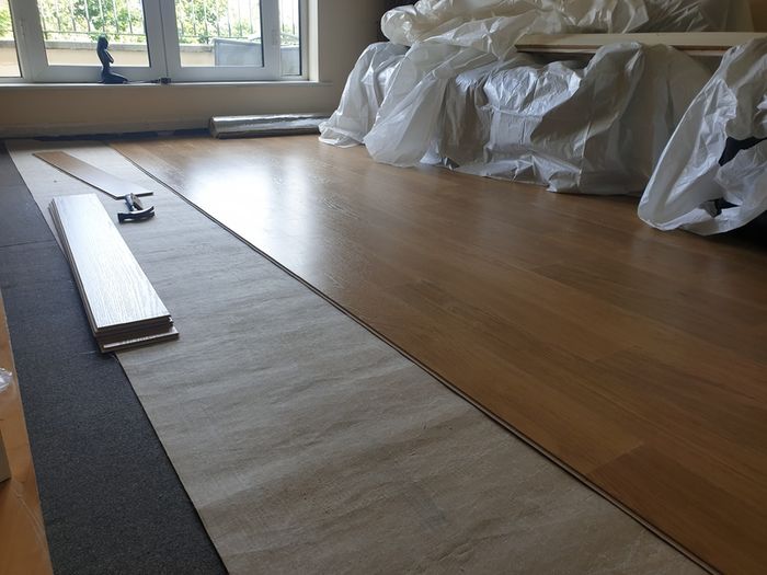 Laminate flooring service
