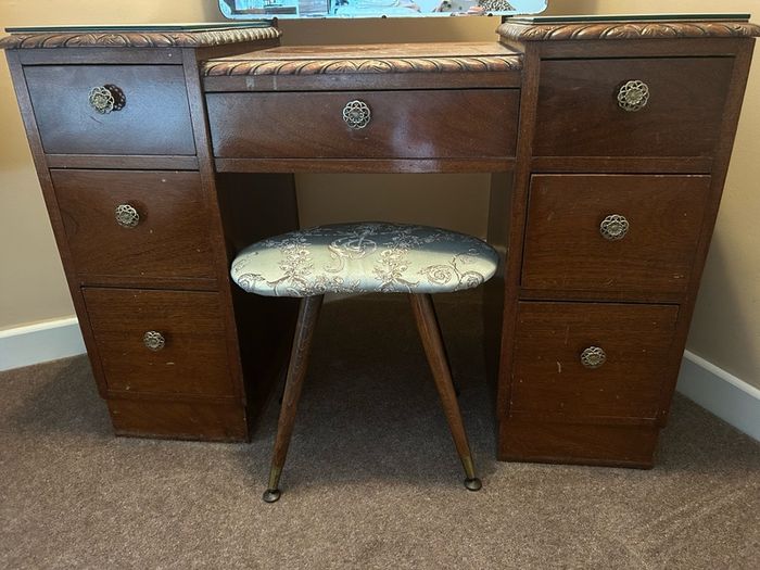 Double bed, bed side lockers & dressing table