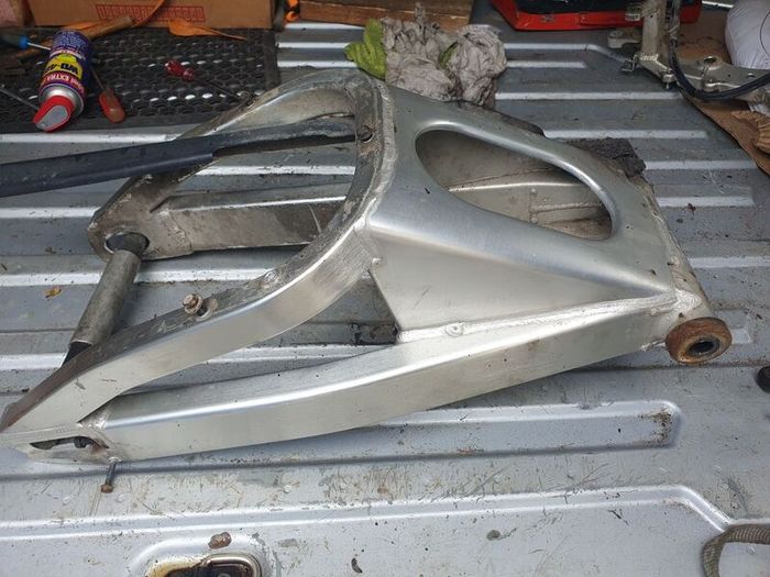 R1 4xv swingarm