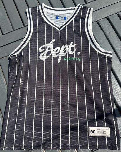 Black & White stripe sleeveless sports top - Size Approx Age 10-12 yrs)