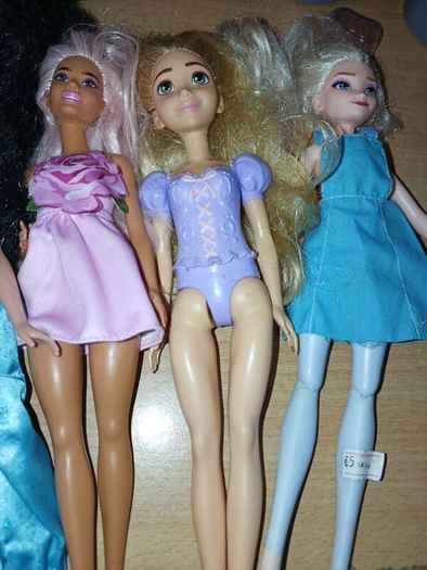 Barbie dolls bundle