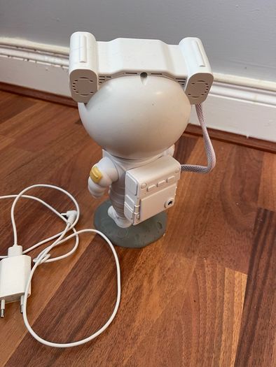 Astronaut night lamp