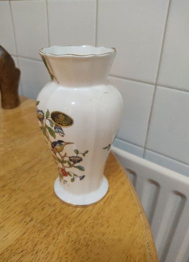6" Pembroke Edwardian Flower Vase (Gold Trim) by AYNSLEY Fine Bone china in Excellent condition