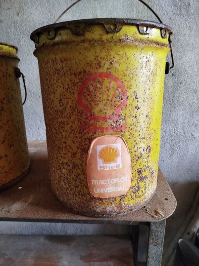 Castrol and Shell Oil cans