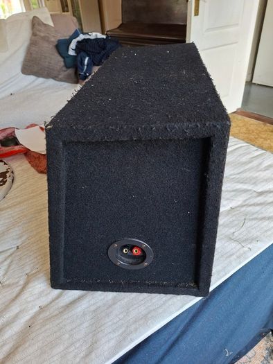 600 watt sub woofer in cabinet