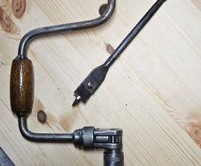 Brace and expanding bit
