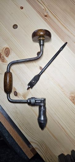 Brace and expanding bit