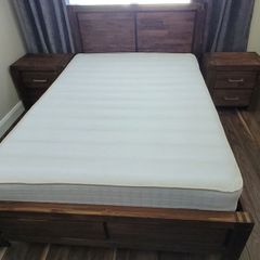 Double bed & 2 lockers