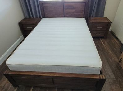 Double bed & 2 lockers