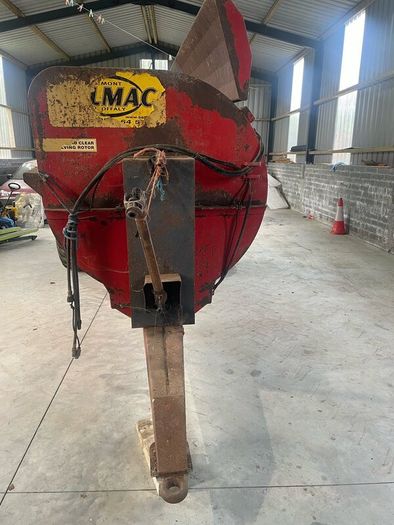 Dung spreader
