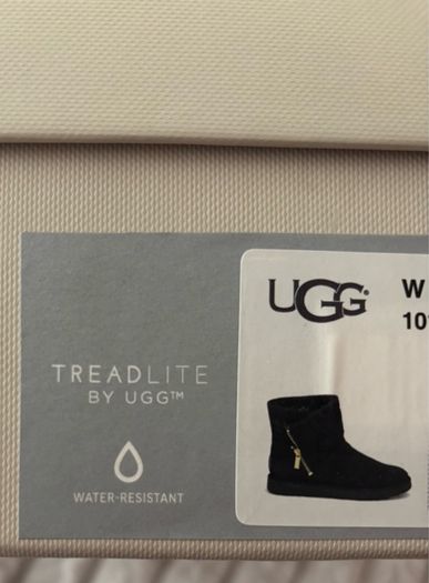 uggs Genuine brand new in their box never worn unwanted gift cost over 200 will sell for 110 euro