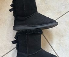 Girls Black Fur Boots Size 2