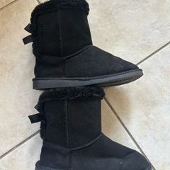Girls Black Fur Boots Size 2