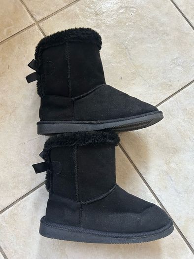 Girls Black Fur Boots Size 2