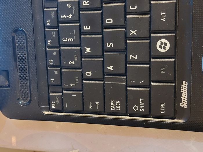 Toshiba Satellite C660-18C, Intel Celeron CPU 925, 2.3GHz, 4GB Ram, 255GB HDD, Windows 10, Microsoft Edge, Chrome and VLC
