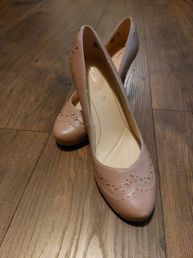 Clarks- nude- uk7