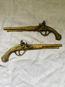 solid brass gun set wall decor