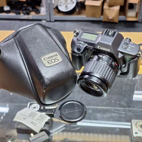 Canon EOS 600 35mm SLR Film Camera with Canon EF 35-80mm Zoom Lens