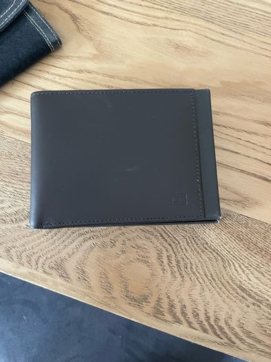 Tommy Hilfiger wallet Authentic