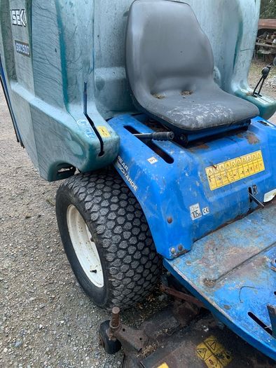 Iseki sgr19 48'deck high tip  these retail normally around 5/6k needs a bit of a tidy front plastic on lights need replacing deck good running well no Timewasters