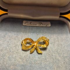 Small vintage ribbon brooch