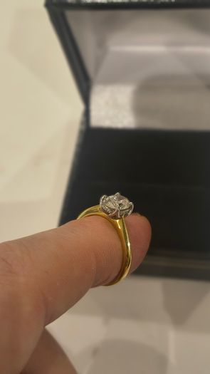 Diamond ring 0.96ct oval diamond GIA cert