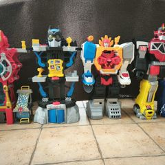 Action figure towers