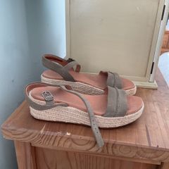 ladies sandals size 51/2