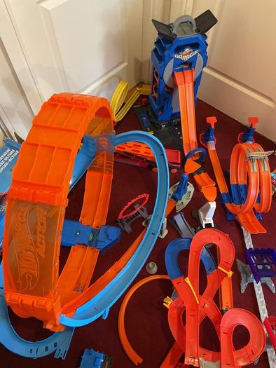 hot wheels: mega set bundle includes 7 HotWheels sets