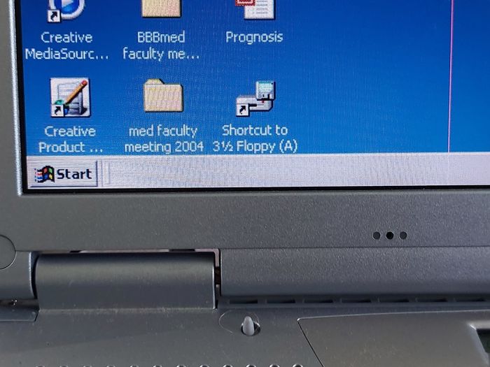 Rare Vintage Fujitsu Siemens Lifebook, E Series, FPC07048B Part number CP127259, Running Windows 2000 Professional, uses 3.5 floppy disk, 20GB HDD, amd all the connecting Ports from 30 years ago Era