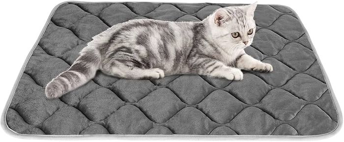Self Heating Pet Pad for Cats and Dogs No Electric Self-Warming Thermal Mat for Pet Bed/Crate - 70x48cm