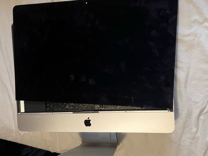 IMac 2017 21.5 Inch (Not working) selling for parts