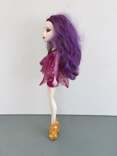 Monster High 13 Wishes Spectra Vondergeist Party Lounge Doll - Mattel 2008 First Generation